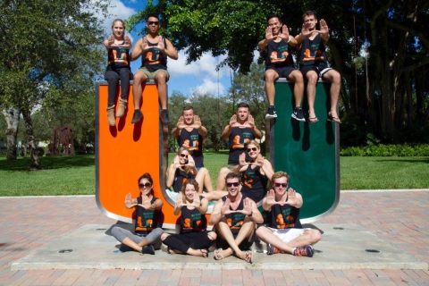 Exchange students at the U statue